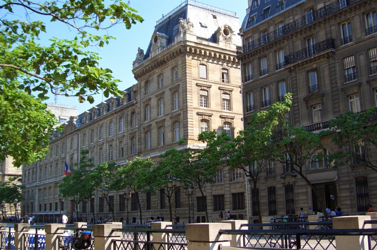 パリ　警視庁　レ・ミゼラブル登場の場所